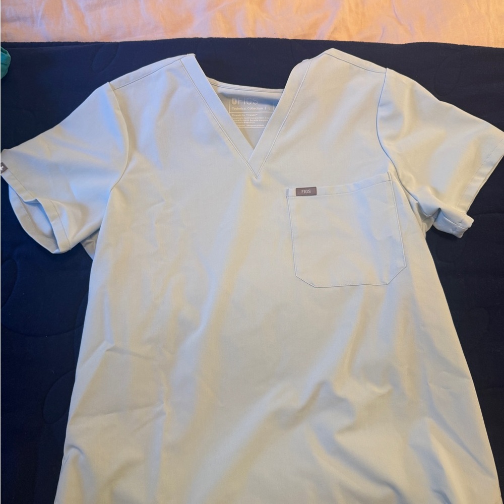 Figs Women’s Catarina Scrub Top in Open Skies Size: L
